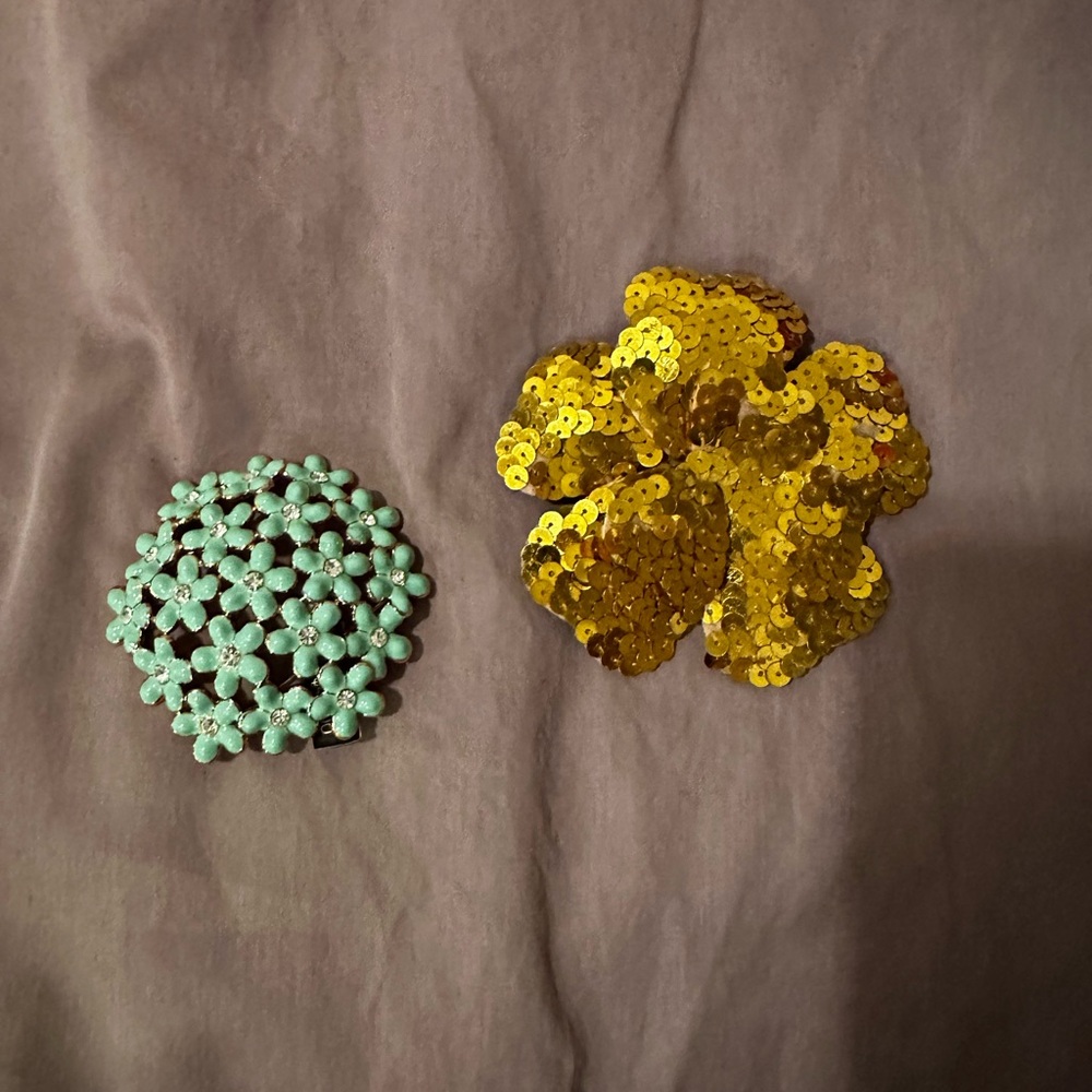 Banana Republic brooches flowered teal metal . Gold sequined flower.